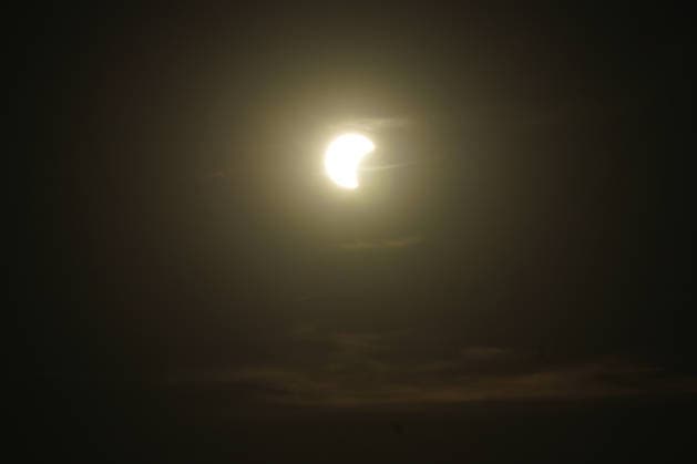 Die Sonnenfinsternis beginnt über Büttelborn in Südhessen - 12.08.2026 Büttelborn: Partielle Sonnenfinsternis in Südhessen *** The solar eclipse begins over Büttelborn in southern Hesse on August 12, 2026. Büttelborn: Partial solar eclipse in southern Hesse