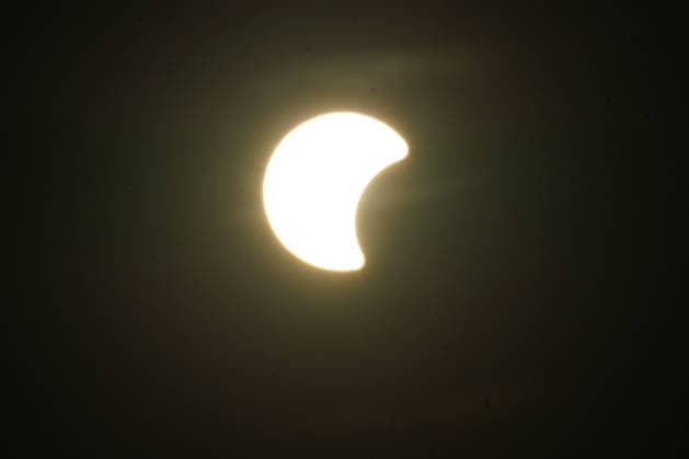 Die Sonnenfinsternis beginnt über Büttelborn in Südhessen - 12.08.2026 Büttelborn: Partielle Sonnenfinsternis in Südhessen *** The solar eclipse begins over Büttelborn in southern Hesse on August 12, 2026. Büttelborn: Partial solar eclipse in southern Hesse