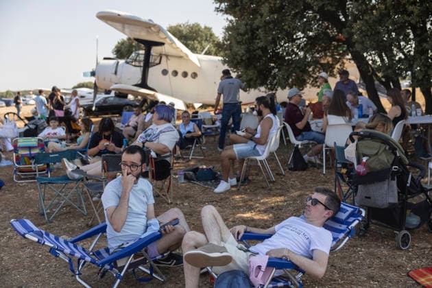 Sigüenza and Guadalajara Watch the 2026 Total Solar Eclipse Several people await the 2026 total solar eclipse, scheduled for August 12, 2026, in Sigüenza, Guadalajara, Castilla-La Mancha, Spain. This is the first total solar eclipse visible from the Iberian Peninsula in over a century. The path of totality crosses Spain from west to east and passes through numerous provincial capitals, from which observers will be able to catch a glimpse of the first phenomenon in the so-called trio of eclipses, since on August 2, 2027, another total eclipse will cross Spain, and on January 26, 2028, an annular eclipse will occur. AUGUST 12, 2026 SOLAR ECLIPSE TOTAL ECLIPSE PARTIAL MOON GLASSES Ananda Manjó Sigüenza, Guadalajara, Castile Sigüenza, Guadal  Copyright: xAnandaxManjonx 7711490