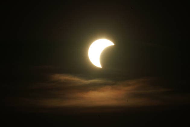 Die Sonnenfinsternis beginnt über Büttelborn in Südhessen - 12.08.2026 Büttelborn: Partielle Sonnenfinsternis in Südhessen *** The solar eclipse begins over Büttelborn in southern Hesse on August 12, 2026. Büttelborn: Partial solar eclipse in southern Hesse