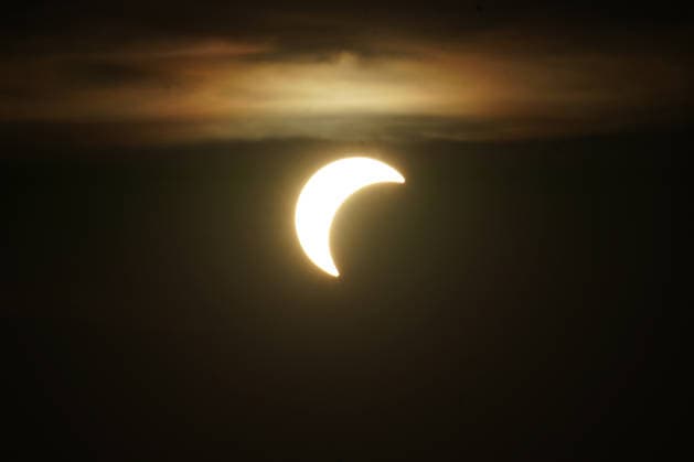 Die Sonnenfinsternis beginnt über Büttelborn in Südhessen - 12.08.2026 Büttelborn: Partielle Sonnenfinsternis in Südhessen *** The solar eclipse begins over Büttelborn in southern Hesse on August 12, 2026. Büttelborn: Partial solar eclipse in southern Hesse