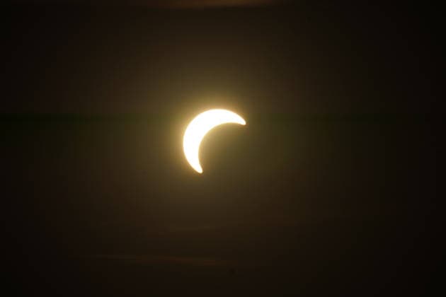 Die Sonnenfinsternis beginnt über Büttelborn in Südhessen - 12.08.2026 Büttelborn: Partielle Sonnenfinsternis in Südhessen *** The solar eclipse begins over Büttelborn in southern Hesse on August 12, 2026. Büttelborn: Partial solar eclipse in southern Hesse