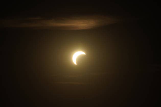 Die Sonnenfinsternis beginnt über Büttelborn in Südhessen - 12.08.2026 Büttelborn: Partielle Sonnenfinsternis in Südhessen *** The solar eclipse begins over Büttelborn in southern Hesse on August 12, 2026. Büttelborn: Partial solar eclipse in southern Hesse
