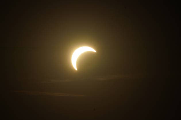 Die Sonnenfinsternis beginnt über Büttelborn in Südhessen - 12.08.2026 Büttelborn: Partielle Sonnenfinsternis in Südhessen *** The solar eclipse begins over Büttelborn in southern Hesse on August 12, 2026. Büttelborn: Partial solar eclipse in southern Hesse