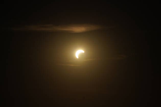 Die Sonnenfinsternis beginnt über Büttelborn in Südhessen - 12.08.2026 Büttelborn: Partielle Sonnenfinsternis in Südhessen *** The solar eclipse begins over Büttelborn in southern Hesse on August 12, 2026. Büttelborn: Partial solar eclipse in southern Hesse