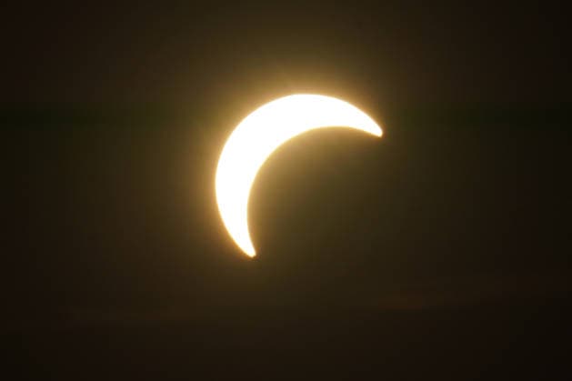Die Sonnenfinsternis beginnt über Büttelborn in Südhessen - 12.08.2026 Büttelborn: Partielle Sonnenfinsternis in Südhessen *** The solar eclipse begins over Büttelborn in southern Hesse on August 12, 2026. Büttelborn: Partial solar eclipse in southern Hesse