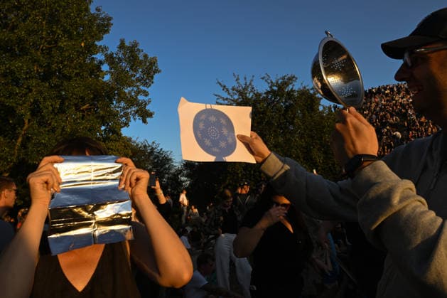 Hundreds Gather At Krakow s Historic Krakus Mound To Watch Solar Eclipse KRAKOW, POLAND - AUGUST 12: A man uses a kitchen colander as a makeshift pinhole projector to cast patterns of the solar eclipse onto a sheet of paper to watch a solar eclipse on August 12, 2026 in Krakow, Poland. Hundreds of residents and tourists ascended the historic prehistoric mound, which offers panoramic views of the city, equipped with protective eyewear and telescopes to witness the rare celestial event. Krakow Poland  Copyright: xArturxWidakx originalFilename: widak-hundreds260812_npkO6.jpg