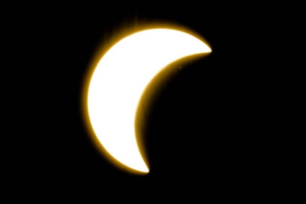 August 12, 2026, London, London, UK: London, UK.A view of the solar eclipse over London, as the Moon gradually moves across the Sun, covering around 90% of its surface at the peak. The event is the most complete solar eclipse visible from the UK since 1999. London UK  - ZUMAl94_ 20260812_zaf_l94_037 Copyright: xDinendraxHariax