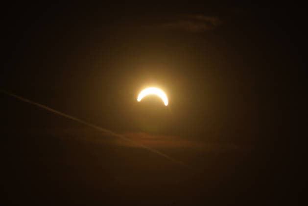 Die Sonnenfinsternis beginnt über Büttelborn in Südhessen - 12.08.2026 Büttelborn: Partielle Sonnenfinsternis in Südhessen *** The solar eclipse begins over Büttelborn in southern Hesse on August 12, 2026. Büttelborn: Partial solar eclipse in southern Hesse