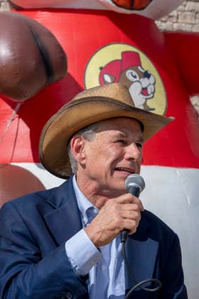August 12, 2026, San Marcos, Tx, United States: Texas Governor GREG ABBOTT dons a cowboy hat as he speaks during the opening of another 76,000 square foot Buc-ee s convenience store in San Marcos, Texas on August 12, 2026. The store features beaver-themed merchandise, lots of food choices and 124 gas pumps. San Marcos United States - ZUMAd150 20260812_znp_d150_009 Copyright: xBobxDaemmrichx
