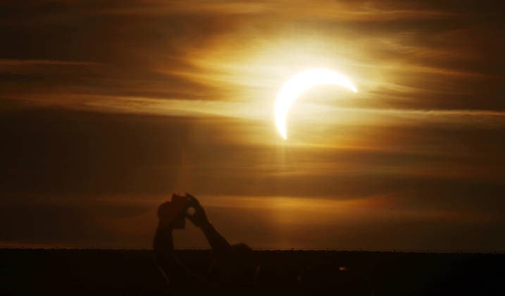 Sonnenfinsternis Sonnenfinsternis in Berlin Prenzlauer Berg, Behmstraße Behmstraßenbrücke Naturereignis Naturschauspiel 12.08.2026 Berlin Behmstraße Prenzlauer Berg Deutschland Germany *** Solar eclipse Solar eclipse in Berlin s Prenzlauer Berg neighborhood, Behmstraße, Behmstraße Bridge Natural phenomenon Natural spectacle August 12, 2026 Berlin, Behmstraße, Prenzlauer Berg, Germany
