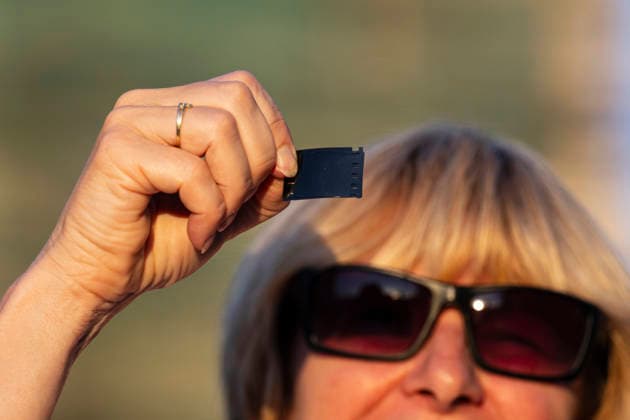 People observe partial solar eclipse in Prague, Czech Republic, August 12, 2026. (CTKxPhoto MichalxKamaryt) CTKPhotoP2026081206774  CTKPhotoP2026081206774