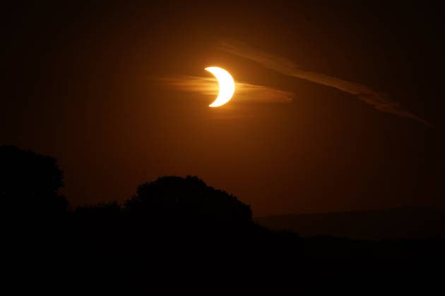 Die Sonnenfinsternis über Büttelborn in Südhessen - 12.08.2026 Büttelborn: Partielle Sonnenfinsternis in Südhessen *** The Solar Eclipse Over Büttelborn in Southern Hesse, August 12, 2026—Büttelborn: Partial Solar Eclipse in Southern Hesse