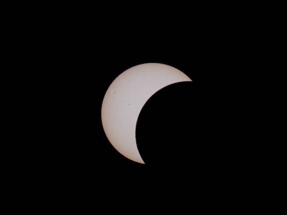 Rottenburg am Neckar partielle Sonnenfinsternis in Deutschland am 12.08.2026 Der Mond verdeckt schon fast zur Haelfte, partielle Sonnenfinsternis in Deutschland am 12.08.2026, *** Rottenburg am Neckar: Partial solar eclipse in Germany on August 12, 2026. The Moon is already covering almost half of the Sun; partial solar eclipse in Germany on August 12, 2026, Copyright: xEibner-Pressefoto FlorianxSchustx EP_FSU