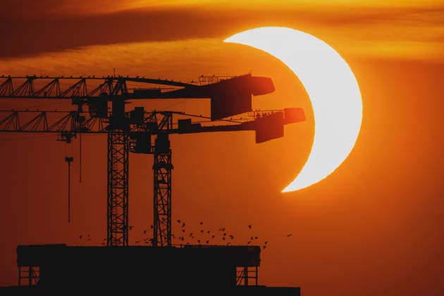 Partielle Sonnenfinsternis, aufgenommen in Berlin, 12.08.2026. Berlin Deutschland *** Partial solar eclipse, photographed in Berlin, August 12, 2026, Berlin, Germany Copyright: xFlorianxGaertnerx