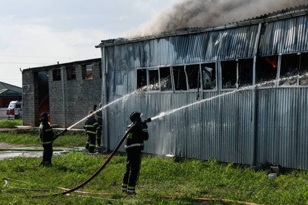 RUSSIA, KRASNODAR REGION - AUGUST 12, 2026: Employees of the Russian Emergencies Minsitry respond to a fire at a warehouse storing plastic products in the village of Lenina, southeast of Krasnodar. The fire covering an area of 2.2 thousand sq m has been contained Russia  - ZUMAt113 20260812_zaa_t113_351 Copyright: xRomanxSokolovx