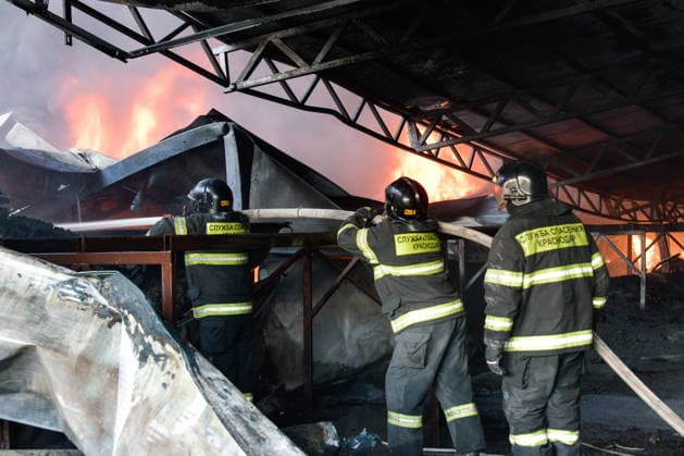 RUSSIA, KRASNODAR REGION - AUGUST 12, 2026: Employees of the Russian Emergencies Minsitry respond to a fire at a warehouse storing plastic products in the village of Lenina, southeast of Krasnodar. The fire covering an area of 2.2 thousand sq m has been contained Russia  - ZUMAt113 20260812_zaa_t113_363 Copyright: xRomanxSokolovx