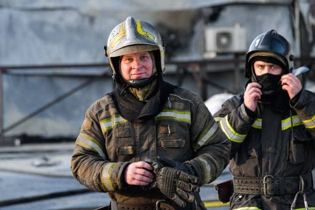 RUSSIA, KRASNODAR REGION - AUGUST 12, 2026: Employees of the Russian Emergencies Minsitry respond to a fire at a warehouse storing plastic products in the village of Lenina, southeast of Krasnodar. The fire covering an area of 2.2 thousand sq m has been contained Russia  - ZUMAt113 20260812_zaa_t113_365 Copyright: xRomanxSokolovx