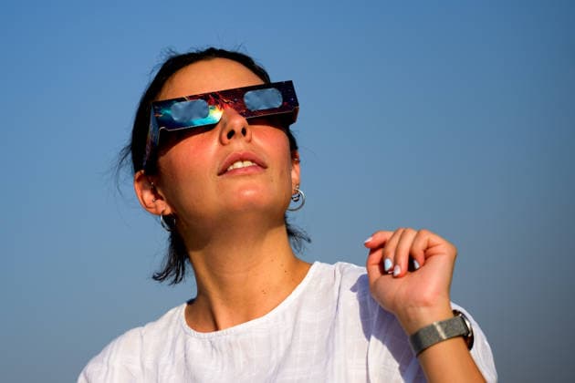 Total Solar Eclipse in Spain LEON, SPAIN – AUGUST 12: A woman looks up at the sky to watch the total solar eclipse in Leon, Spain, on August 12, 2026.The total solar eclipse on 12 August is the first to be seen in Spain since 1905. The path of totality covers the northern part of the country. Samuel de Roman Anadolu Leon Spain. Editorial use only. Please get in touch for any other usage.  Copyright: x2026xAnadoluxSamuelxdexRomanx