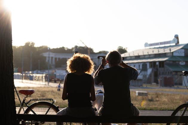 12.08.2026 Sonnenfinsternis in München um 20:15 Uhr. Eine partielle (unvollständige) Sonnenfinsternis mit einer maximalen Bedeckung von rund 89 %. Fotografiert auf der Theresienwiese zwischen den Aufbauten des Oktoberfests *** August 12, 2026: Solar eclipse in Munich at 8:15 p.m. A partial solar eclipse with a maximum coverage of about 89%. Photographed at the Theresienwiese between the Oktoberfest booths.
