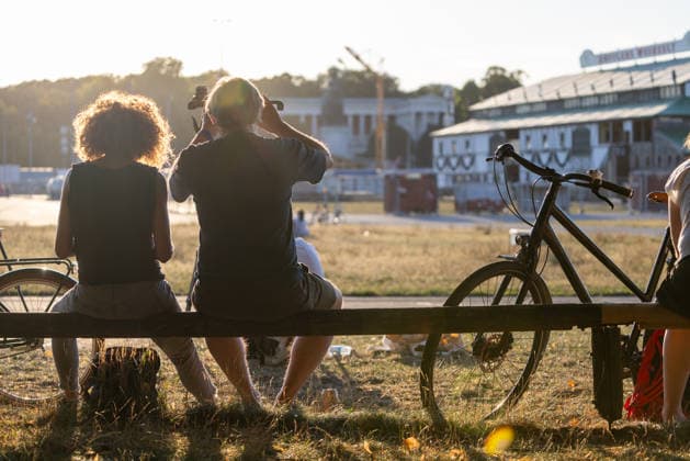 12.08.2026 Sonnenfinsternis in München um 20:15 Uhr. Eine partielle (unvollständige) Sonnenfinsternis mit einer maximalen Bedeckung von rund 89 %. Fotografiert auf der Theresienwiese zwischen den Aufbauten des Oktoberfests *** August 12, 2026: Solar eclipse in Munich at 8:15 p.m. A partial solar eclipse with a maximum coverage of about 89%. Photographed at the Theresienwiese between the Oktoberfest booths.