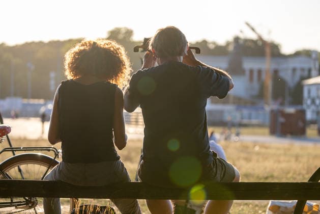12.08.2026 Sonnenfinsternis in München um 20:15 Uhr. Eine partielle (unvollständige) Sonnenfinsternis mit einer maximalen Bedeckung von rund 89 %. Fotografiert auf der Theresienwiese zwischen den Aufbauten des Oktoberfests *** August 12, 2026: Solar eclipse in Munich at 8:15 p.m. A partial solar eclipse with a maximum coverage of about 89%. Photographed at the Theresienwiese between the Oktoberfest booths.