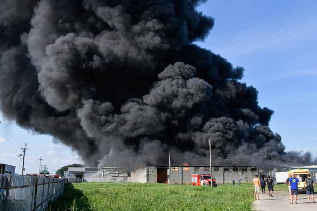 RUSSIA, KRASNODAR REGION - AUGUST 12, 2026: Smoke billows over a warehouse storing plastic products, hit by fire in the village of Lenina, southeast of Krasnodar. The fire covering an area of 2.2 thousand sq m has been contained Russia  - ZUMAt113 20260812_zaa_t113_373 Copyright: xRomanxSokolovx