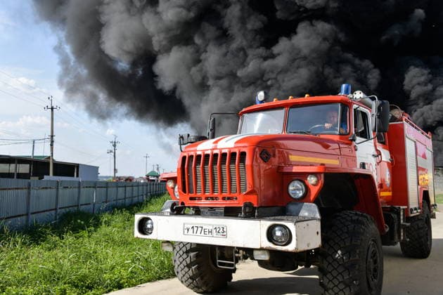 RUSSIA, KRASNODAR REGION - AUGUST 12, 2026: Smoke billows over a warehouse storing plastic products, hit by fire in the village of Lenina, southeast of Krasnodar. The fire covering an area of 2.2 thousand sq m has been contained Russia  - ZUMAt113 20260812_zaa_t113_374 Copyright: xRomanxSokolovx