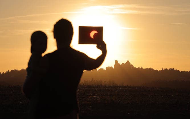 People observe partial solar eclipse in Lipnice nad Sazavou, Czech Republic, August 12, 2026. (CTKxPhoto LiborxPlihal) CTKPhotoP2026081207059  CTKPhotoP2026081207059