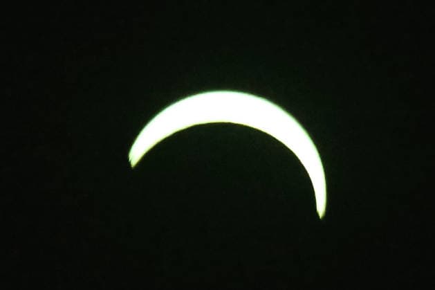 Seltenes Himmelsschauspiel bei bestem Wetter: Sonnenfinsternis, Eine partielle Sonnenfinsternis ist am Mittwochabend (12.08.2026) über Deutschland zu sehen. Der Mond schiebt sich dabei vor die Sonne und verdeckt einen Teil der Sonnenscheibe. In weiten Teilen Deutschlands sorgen nahezu optimale Wetterbedingungen für eine gute Sicht auf das seltene Himmelsschauspiel. Bartholomä Baden-Württemberg Deutschland Bartholomä *** A Rare Celestial Event Under Perfect Weather Conditions: Solar Eclipse, A partial solar eclipse will be visible over Germany on Wednesday evening, August 12, 2026. During the eclipse, the Moon will pass in front of the Sun, obscuring part of the Sun’s disk. In much of Germany, nearly ideal weather conditions will provid Copyright: x xonw-imagesx x-x