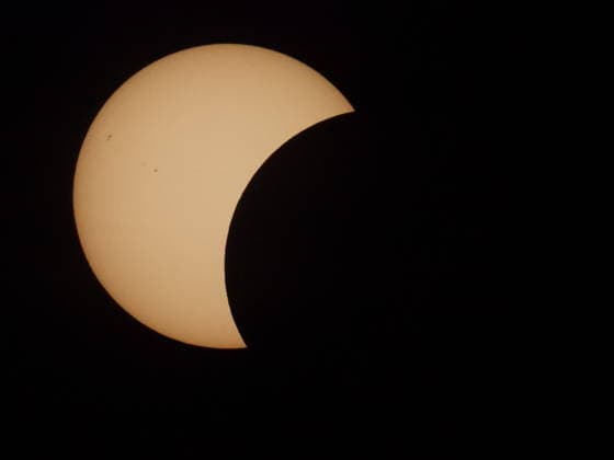 12.08.2026 xkhx Kassel, partielle Sonnenfinsternis - alle Phasen In Kassel wird sich der Mond vor die Sonne schieben und die Sonne zu 88 Prozent bedecken *** August 12, 2026 xkhx Kassel, partial solar eclipse—all phases. In Kassel, the Moon will pass in front of the Sun and cover 88 percent of it. KH