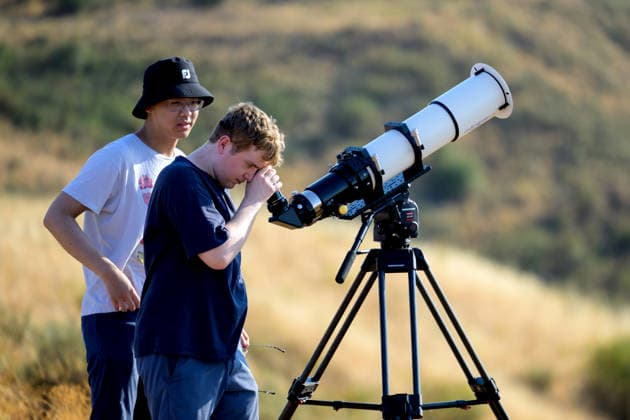 Total Solar Eclipse in Spain LEON, SPAIN – AUGUST 12: People look toward the sky to observe the total solar eclipse in Leon, Spain, on August 12, 2026.The total solar eclipse on 12 August is the first to be seen in Spain since 1905. The path of totality covers the northern part of the country. Samuel de Roman Anadolu Leon Spain. Editorial use only. Please get in touch for any other usage.  Copyright: x2026xAnadoluxSamuelxdexRomanx