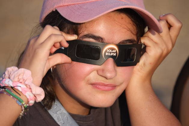 RECORD DATE NOT STATED Total Solar Eclipse In Ariza, Spain A girl wearing special sunglasses watches total solar eclipse at Castillo de Ariza hill in Ariza, Spain on August 12th, 2026. Ariza experienced a total 100% sun coverage. Ariza Spain  Copyright: xBeataxZawrzelx originalFilename: zawrzel-notitle260812_npHJj.jpg