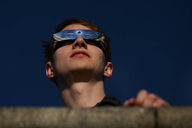 Partial Solar Eclipse observed in London LONDON, UNITED KINGDOM - AUGUST 12: People wearing special protective glasses and various viewing equipment watch the partial solar eclipse as the Moon passed between the Sun and Earth in London, United Kingdom on August 12, 2026. Rasid Necati Aslim Anadolu London United Kingdom. Editorial use only. Please get in touch for any other usage.  Copyright: x2026xAnadoluxRasidxNecatixAslimx