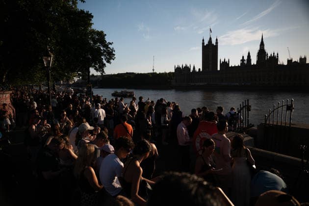 Partial Solar Eclipse observed in London LONDON, UNITED KINGDOM - AUGUST 12: People wearing special protective glasses and various viewing equipment watch the partial solar eclipse as the Moon passed between the Sun and Earth in London, United Kingdom on August 12, 2026. Rasid Necati Aslim Anadolu London United Kingdom. Editorial use only. Please get in touch for any other usage.  Copyright: x2026xAnadoluxRasidxNecatixAslimx