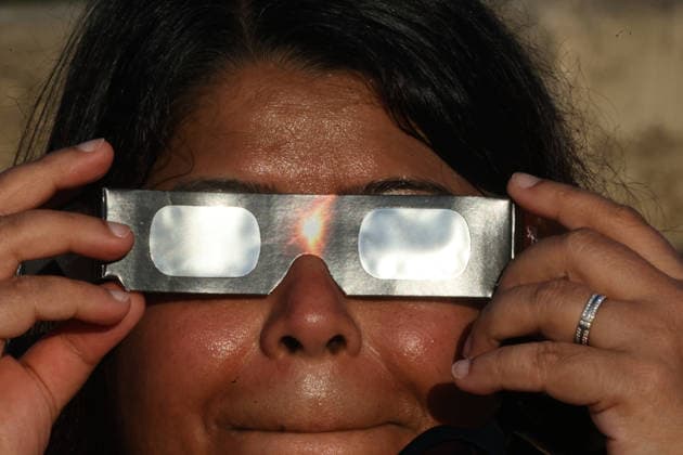Total Solar Eclipse In Zaragoza, Spain ZARAGOZA, SPAIN - AUGUST 12: A person looks through the solar eclipse glasses during the total solar eclipse in Zaragoza, Spain on August 12, 2026. Jakub Porzycki Anadolu Zaragoza Spain. Editorial use only. Please get in touch for any other usage.  Copyright: x2026xAnadoluxJakubxPorzyckix