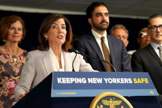 Kathy Hochul, Zohran Mamdani at the press conference for New York Government Officials Stand Up to Federal ICE Agent Overreach in Joint Statement, Office of the Governor of the State of New York, New York, NY, August 12, 2026. Photo By: Kristin Callahan Everett Collection New York Government Officials Stand Up to Federal ICE Agent Overreach in Joint Statement PUBLICATIONXNOTxINxCANxCHNxFRAxITAxJPNxNORxPOLxRUSxESPxUKxUSA