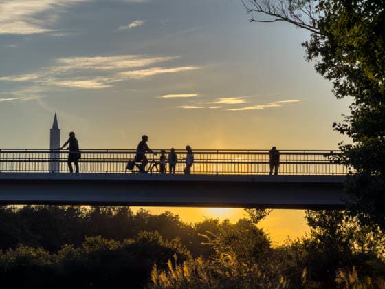 Bremen - Sonnenfinsternis Himmelsschauspiel Bremen, Deutschland, 12.08.26: Bremen Brücke, A27 Blick Richtung Fallturm am 12.08.2026 in Bremen, Deutschland. (Foto von Axel Kaste) Bremen A27 Blick Richtung Fallturm Freie Hansestadt Bremen Deutschland *** Bremen Solar Eclipse: A Celestial Spectacle in Bremen, Germany, August 12, 2026; Bremen Bridge, A27, View Toward the Fall Tower on August 12, 2026, in Bremen, Germany; Photo by Axel Kaste; Bremen, A27, View Toward the Fall Tower; Free Hanseatic City of Bremen, Germany _OIOU7~V