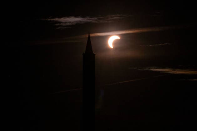 Bremen - Sonnenfinsternis Himmelsschauspiel Bremen, Deutschland, 12.08.26: Bremen Brücke, A27 Blick Richtung Fallturm am 12.08.2026 in Bremen, Deutschland. (Foto von Axel Kaste) Bremen A27 Blick Richtung Fallturm Freie Hansestadt Bremen Deutschland *** Bremen Solar Eclipse: A Celestial Spectacle in Bremen, Germany, August 12, 2026; Bremen Bridge, A27, View Toward the Fall Tower on August 12, 2026, in Bremen, Germany; Photo by Axel Kaste; Bremen, A27, View Toward the Fall Tower; Free Hanseatic City of Bremen, Germany _SN7ON~K