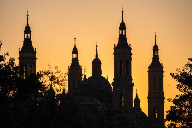 Silhouette of the Basilica of Our Lady of the Pillar in Zaragoza, Spain, against the darkened evening sky shortly after the total phase of the solar eclipse on August 12, 2026. The historic basilica stands in contrast with the fading light following the rare astronomical event Zaragoza Spain Copyright: xNanoxCalvox xVWPicsx NN-EclipseZaragoza-14
