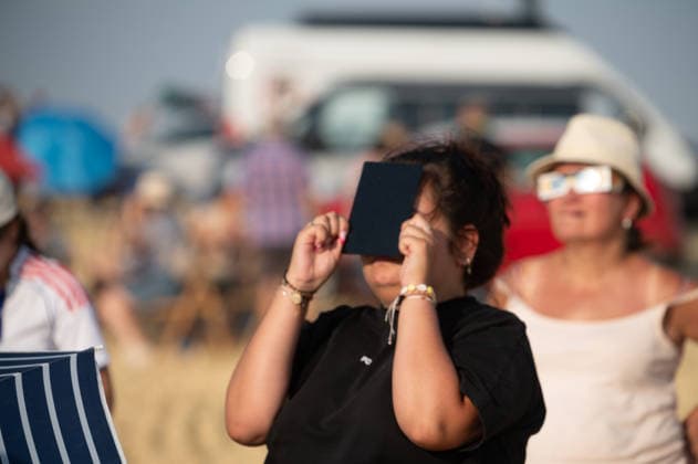 People watching the total solar eclipse from the Camino de Santiago near Burgos, Spain, on August 12, 2026. Pilgrims and visitors gather along the historic pilgrimage route as the Moon passes in front of the Sun during the rare total solar eclipse. Burgos was close to the centerline of the eclipse, with totality lasting approximately 1 minute and 45 seconds Kenai Spain Copyright: xEdwinxRemsbergx xVWPicsx ERE-SolarEclipseSpain-9