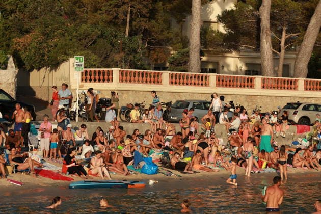Solar eclipse in France CAP D’ANTIBES, FRANCE – AUGUST 12, 2026: The partial solar eclipse is seen from Plage des Ondes in Cap d’Antibes, France. People gather along the coast to watch the eclipse as the Moon passes in front of the Sun. Mohamad Salaheldin Abdelghani Alsayed Anadolu Cap d’antibes France. Editorial use only. Please get in touch for any other usage.  Copyright: x2026xAnadoluxMohamadxSalaheldinxAbdelghanixAlsayedx