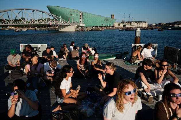 Amsterdam Watches Near-Total Solar Eclipse People watch a partial solar eclipse in Amsterdam, Netherlands, on August 12, 2026. The Moon obscures about 88% of the Sun during the near-total eclipse, which is visible from across the Netherlands but falls outside the path of totality. The country last saw a near-total eclipse in 1999, while a partial eclipse was visible in 2015. The next total solar eclipse visible from the Netherlands will take place on October 7, 2135. Amsterdam Netherlands  Copyright: xGeorgiosxKostomitsopoulosx originalFilename: kostomitsopoulos-amsterda260812_np6UF.jpg