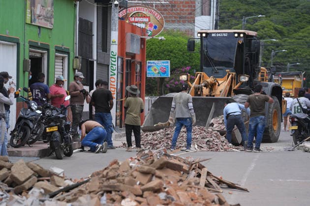 Earthquake Damage in Roldanillo, Colombia ROLDANILLO, COLOMBIA — AUGUST 12: Residents inspect damaged homes and infrastructure in Roldanillo, Valle del Cauca, following the powerful earthquake that struck western Colombia, on August 12, 2026. Communities continue to assess the damage and recover in the aftermath of the tremor. Juancho Torres Anadolu Roldanillo Colombia. Editorial use only. Please get in touch for any other usage.  Copyright: x2026xAnadoluxJuanchoxTorresx