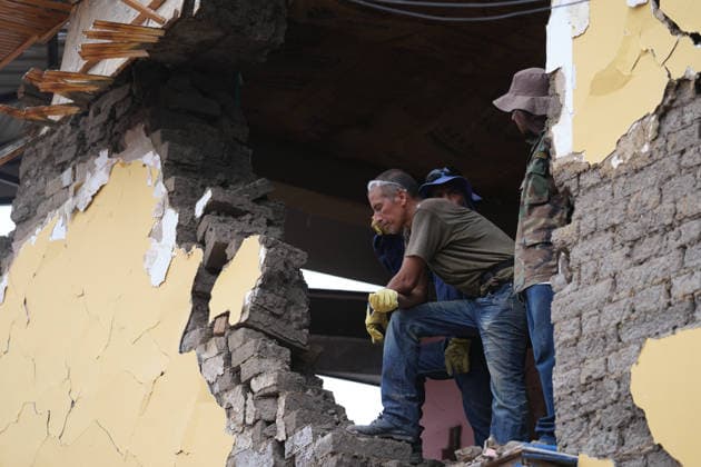 Earthquake Damage in Roldanillo, Colombia ROLDANILLO, COLOMBIA — AUGUST 12: Residents inspect damaged homes and infrastructure in Roldanillo, Valle del Cauca, following the powerful earthquake that struck western Colombia, on August 12, 2026. Communities continue to assess the damage and recover in the aftermath of the tremor. Juancho Torres Anadolu Roldanillo Colombia. Editorial use only. Please get in touch for any other usage.  Copyright: x2026xAnadoluxJuanchoxTorresx