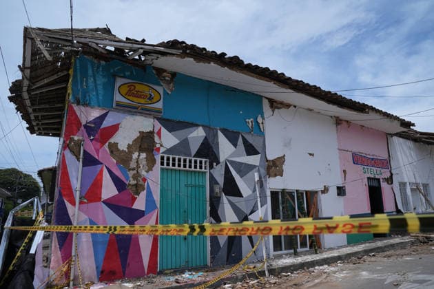 Earthquake Damage in Roldanillo, Colombia ROLDANILLO, COLOMBIA — AUGUST 12: Residents inspect damaged homes and infrastructure in Roldanillo, Valle del Cauca, following the powerful earthquake that struck western Colombia, on August 12, 2026. Communities continue to assess the damage and recover in the aftermath of the tremor. Juancho Torres Anadolu Roldanillo Colombia. Editorial use only. Please get in touch for any other usage.  Copyright: x2026xAnadoluxJuanchoxTorresx