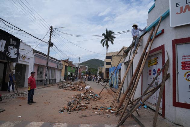 Earthquake Damage in Roldanillo, Colombia ROLDANILLO, COLOMBIA — AUGUST 12: Residents inspect damaged homes and infrastructure in Roldanillo, Valle del Cauca, following the powerful earthquake that struck western Colombia, on August 12, 2026. Communities continue to assess the damage and recover in the aftermath of the tremor. Juancho Torres Anadolu Roldanillo Colombia. Editorial use only. Please get in touch for any other usage.  Copyright: x2026xAnadoluxJuanchoxTorresx