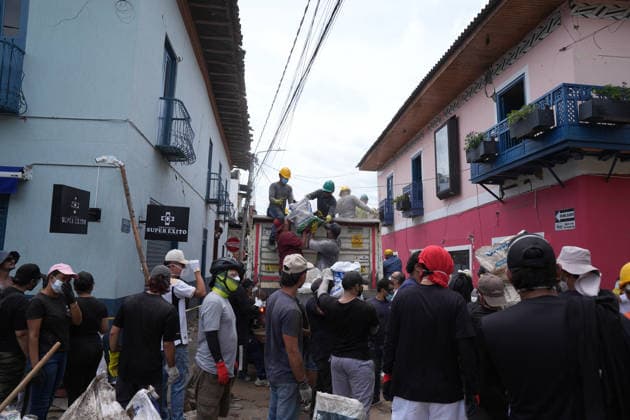 Earthquake Damage in Roldanillo, Colombia ROLDANILLO, COLOMBIA — AUGUST 12: Residents inspect damaged homes and infrastructure in Roldanillo, Valle del Cauca, following the powerful earthquake that struck western Colombia, on August 12, 2026. Communities continue to assess the damage and recover in the aftermath of the tremor. Juancho Torres Anadolu Roldanillo Colombia. Editorial use only. Please get in touch for any other usage.  Copyright: x2026xAnadoluxJuanchoxTorresx