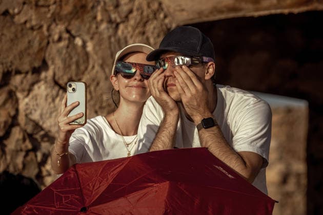 August 12, 2026, Ciutadella, Balearic Islands Menorca, Spain: A couple take a selfie while watching a total solar eclipse at Punta Nati on the Spanish Balearic island of Menorca. Ciutadella Spain - ZUMAo105 20260812_fap_o105_001 Copyright: xMatthiasxOesterlex