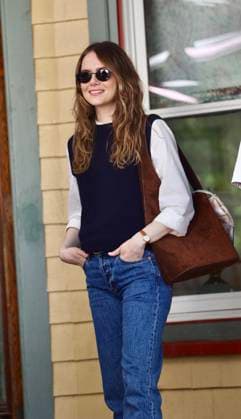 Emma Stone and Tim Robbins are seen on the set of Catch in NYC Emma Stone and Tim Robbins are seen on the set of Catch in NYC. 12 Aug 2026 Pictured: Emma Stone and Tim Robbins are seen on the set of Catch in NYC.  Copyright: xThexMegaxAgencyxSteveSands NewYorkNewswire MEGAx